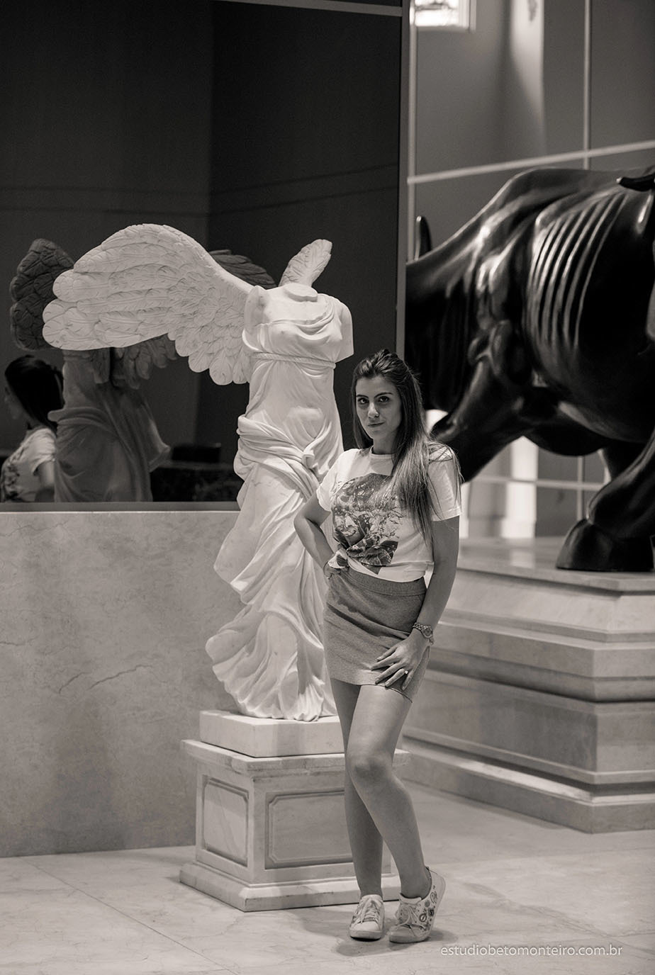 Aniversário de 15 anos - Foto e Filmagem - Debutante - Estúdio Beto Monteiro - Curitiba - fotografo de 15 anos - sessao de fotos - book de fotos - book de 15 anos - fotografo - yasmin muniz - book dos 15 - street - urbano - parque - luzes