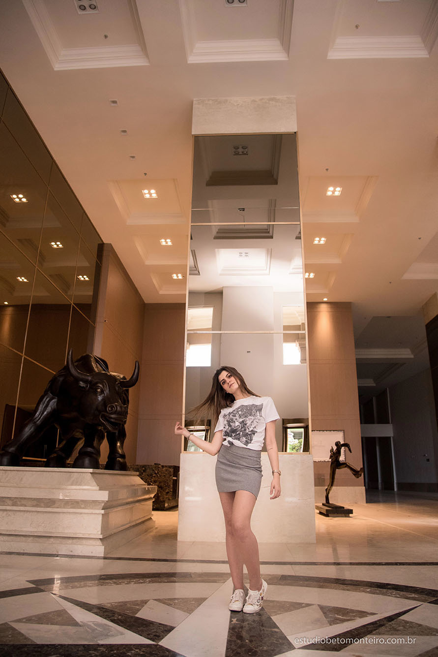 Aniversário de 15 anos - Foto e Filmagem - Debutante - Estúdio Beto Monteiro - Curitiba - fotografo de 15 anos - sessao de fotos - book de fotos - book de 15 anos - fotografo - yasmin muniz - book dos 15 - street - urbano - parque - luzes