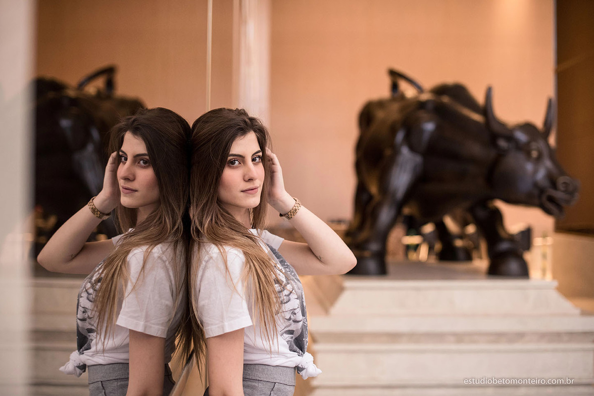 Aniversário de 15 anos - Foto e Filmagem - Debutante - Estúdio Beto Monteiro - Curitiba - fotografo de 15 anos - sessao de fotos - book de fotos - book de 15 anos - fotografo - yasmin muniz - book dos 15 - street - urbano - parque - luzes