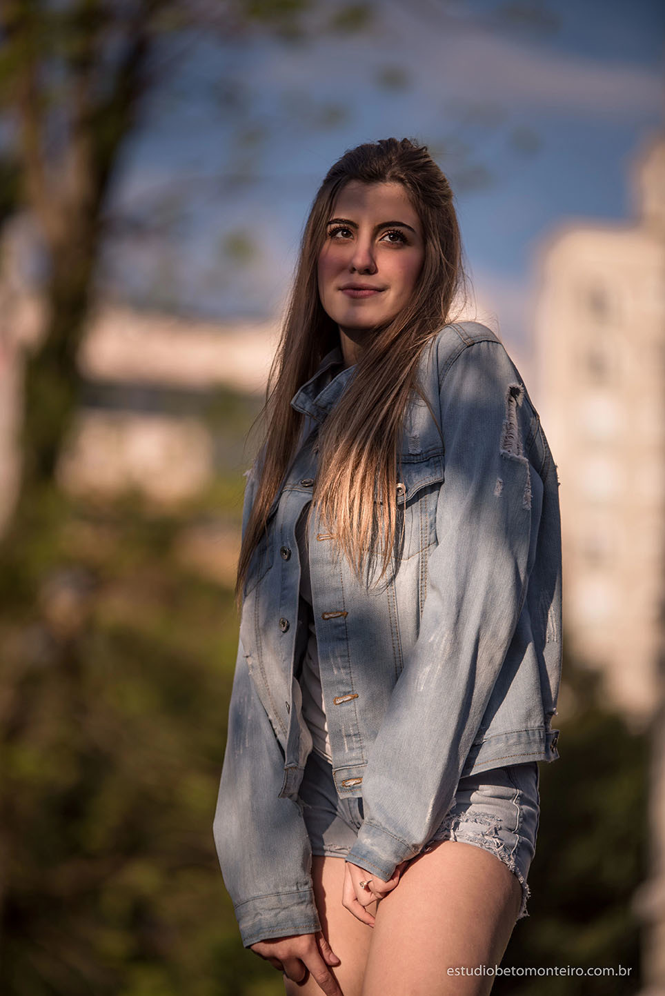 Aniversário de 15 anos - Foto e Filmagem - Debutante - Estúdio Beto Monteiro - Curitiba - fotografo de 15 anos - sessao de fotos - book de fotos - book de 15 anos - fotografo - yasmin muniz - book dos 15 - street - urbano - parque - luzes