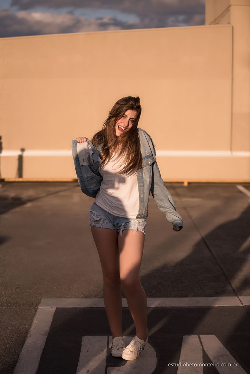 Aniversário de 15 anos - Foto e Filmagem - Debutante - Estúdio Beto Monteiro - Curitiba - fotografo de 15 anos - sessao de fotos - book de fotos - book de 15 anos - fotografo - yasmin muniz - book dos 15 - street - urbano - parque - luzes