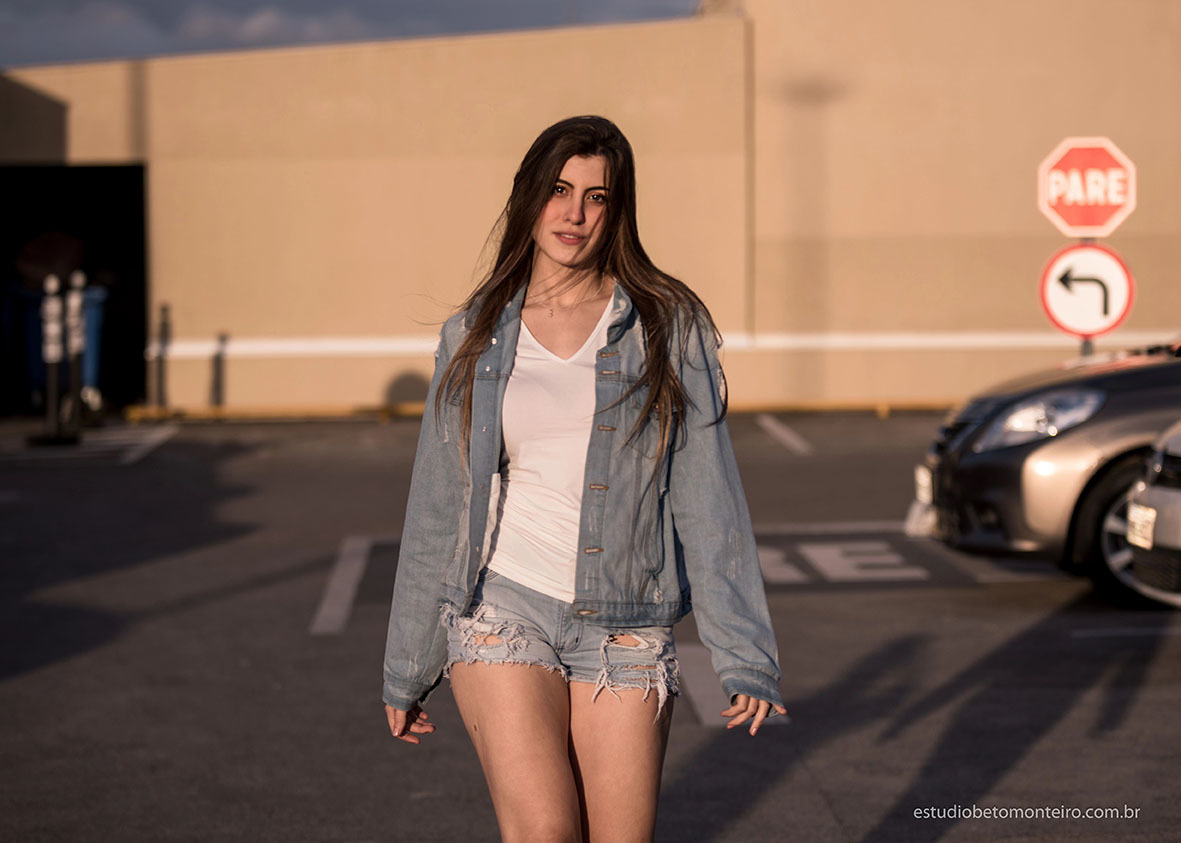 Aniversário de 15 anos - Foto e Filmagem - Debutante - Estúdio Beto Monteiro - Curitiba - fotografo de 15 anos - sessao de fotos - book de fotos - book de 15 anos - fotografo - yasmin muniz - book dos 15 - street - urbano - parque - luzes