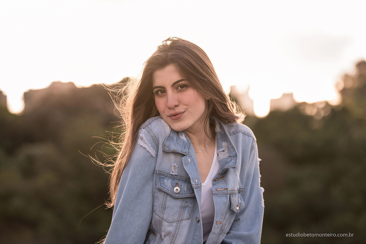 Aniversário de 15 anos - Foto e Filmagem - Debutante - Estúdio Beto Monteiro - Curitiba - fotografo de 15 anos - sessao de fotos - book de fotos - book de 15 anos - fotografo - yasmin muniz - book dos 15 - street - urbano - parque - luzes