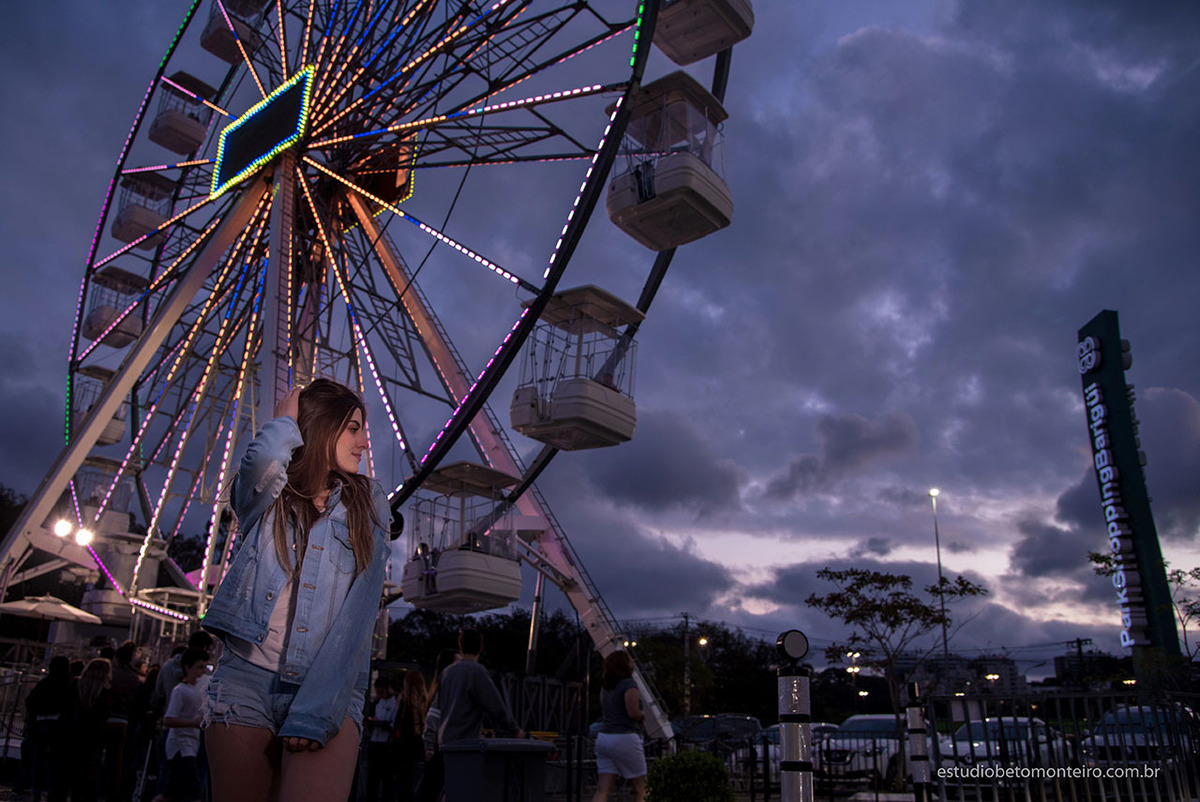 Aniversário de 15 anos - Foto e Filmagem - Debutante - Estúdio Beto Monteiro - Curitiba - fotografo de 15 anos - sessao de fotos - book de fotos - book de 15 anos - fotografo - yasmin muniz - book dos 15 - street - urbano - parque - luzes