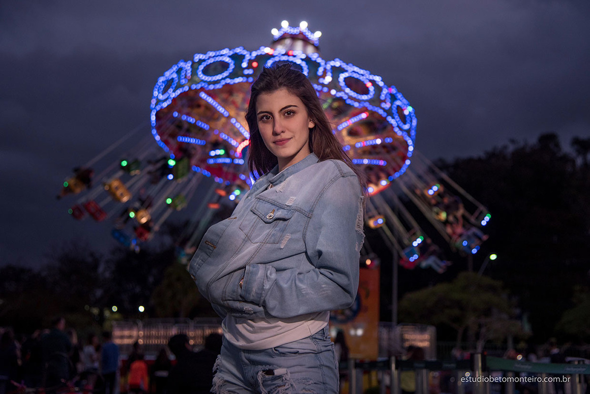 Aniversário de 15 anos - Foto e Filmagem - Debutante - Estúdio Beto Monteiro - Curitiba - fotografo de 15 anos - sessao de fotos - book de fotos - book de 15 anos - fotografo - yasmin muniz - book dos 15 - street - urbano - parque - luzes