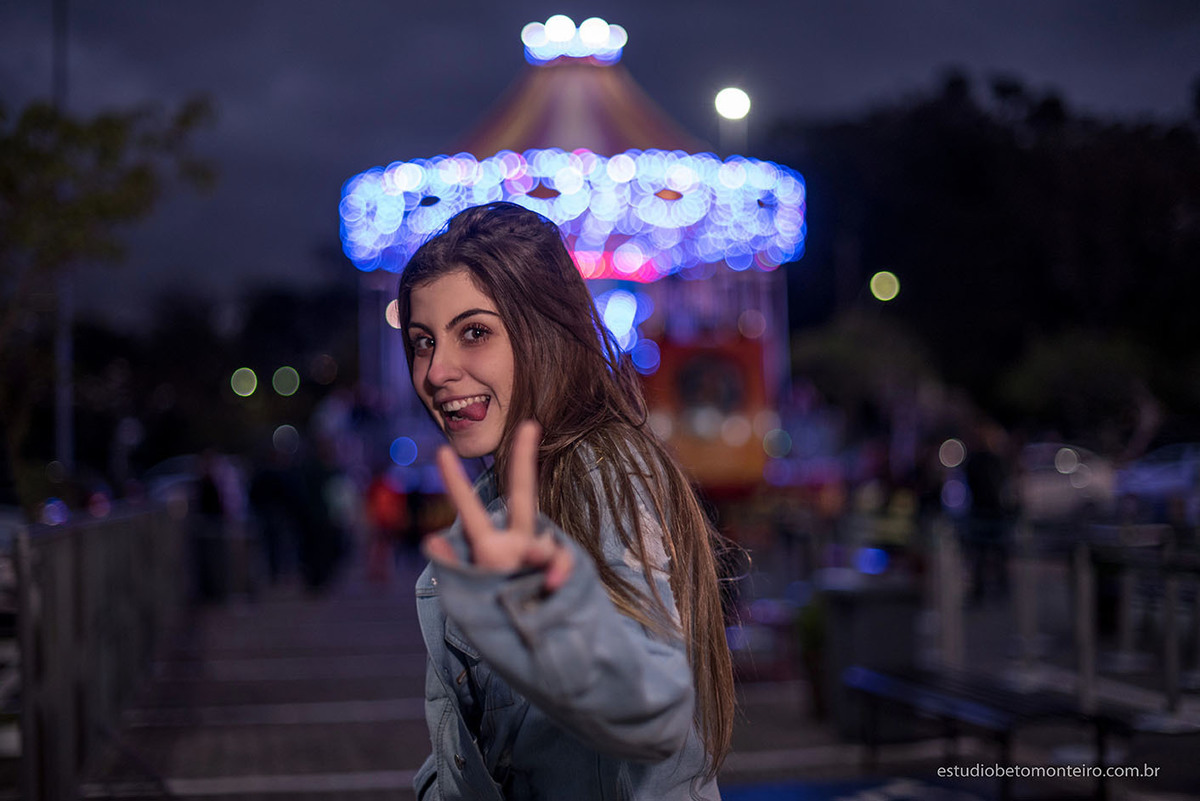 Aniversário de 15 anos - Foto e Filmagem - Debutante - Estúdio Beto Monteiro - Curitiba - fotografo de 15 anos - sessao de fotos - book de fotos - book de 15 anos - fotografo - yasmin muniz - book dos 15 - street - urbano - parque - luzes