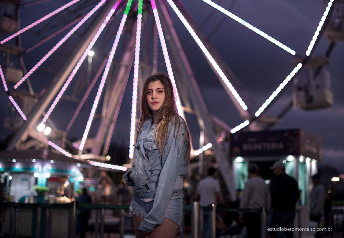 Aniversário de 15 anos - Foto e Filmagem - Debutante - Estúdio Beto Monteiro - Curitiba - fotografo de 15 anos - sessao de fotos - book de fotos - book de 15 anos - fotografo - yasmin muniz - book dos 15 - street - urbano - parque - luzes