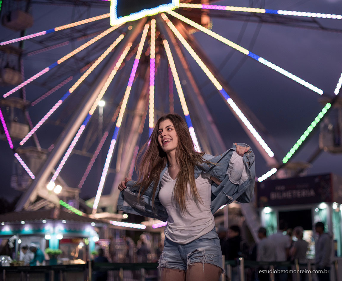 Aniversário de 15 anos - Foto e Filmagem - Debutante - Estúdio Beto Monteiro - Curitiba - fotografo de 15 anos - sessao de fotos - book de fotos - book de 15 anos - fotografo - yasmin muniz - book dos 15 - street - urbano - parque - luzes