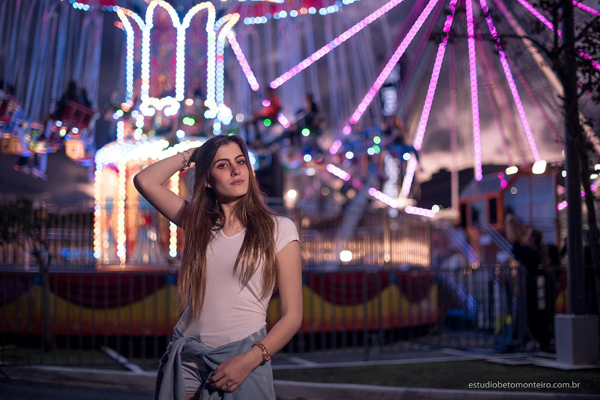 Aniversário de 15 anos - Foto e Filmagem - Debutante - Estúdio Beto Monteiro - Curitiba - fotografo de 15 anos - sessao de fotos - book de fotos - book de 15 anos - fotografo - yasmin muniz - book dos 15 - street - urbano - parque - luzes
