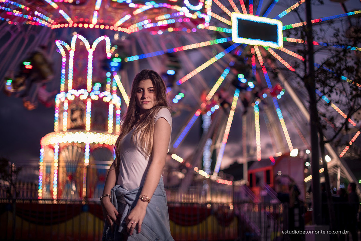 Aniversário de 15 anos - Foto e Filmagem - Debutante - Estúdio Beto Monteiro - Curitiba - fotografo de 15 anos - sessao de fotos - book de fotos - book de 15 anos - fotografo - yasmin muniz - book dos 15 - street - urbano - parque - luzes
