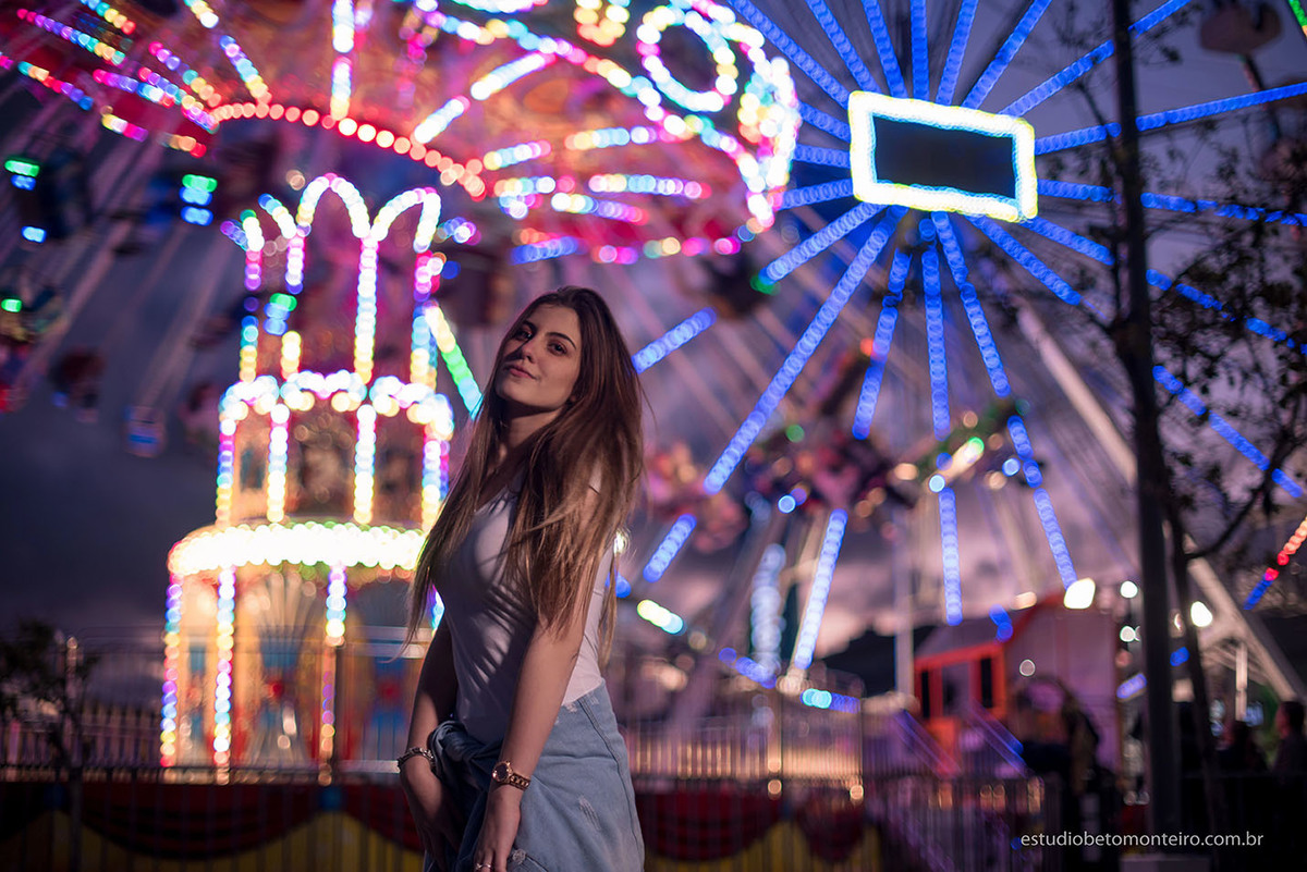 Aniversário de 15 anos - Foto e Filmagem - Debutante - Estúdio Beto Monteiro - Curitiba - fotografo de 15 anos - sessao de fotos - book de fotos - book de 15 anos - fotografo - yasmin muniz - book dos 15 - street - urbano - parque - luzes