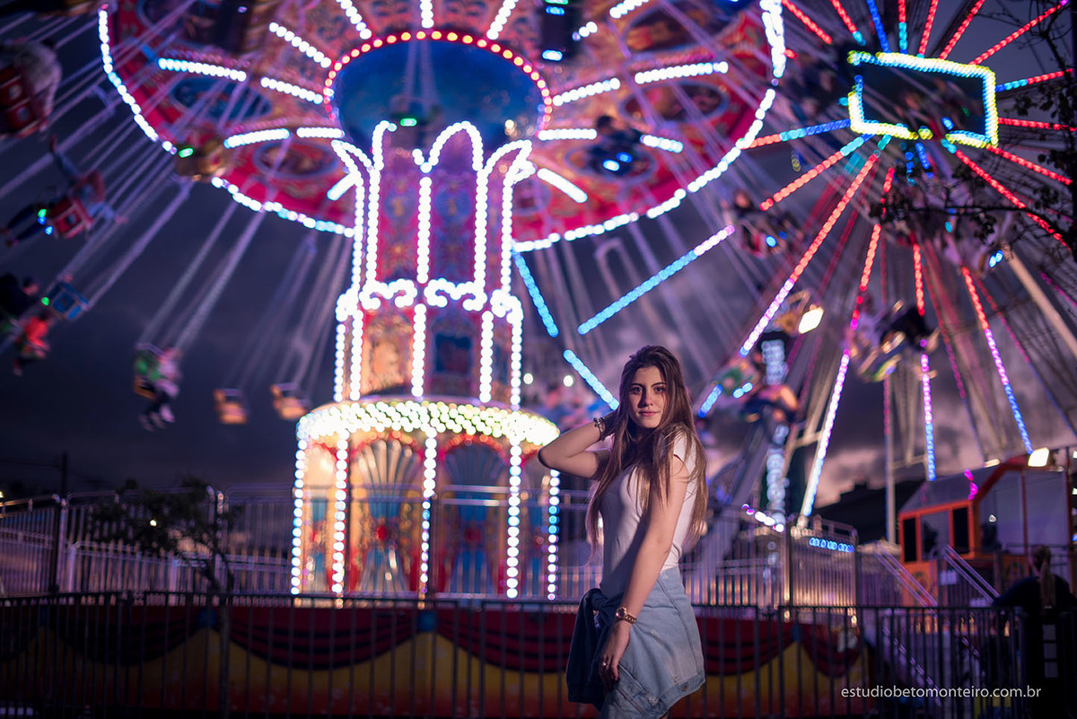 Aniversário de 15 anos - Foto e Filmagem - Debutante - Estúdio Beto Monteiro - Curitiba - fotografo de 15 anos - sessao de fotos - book de fotos - book de 15 anos - fotografo - yasmin muniz - book dos 15 - street - urbano - parque - luzes