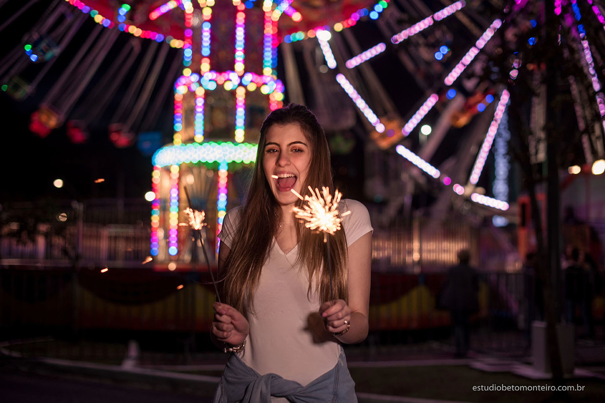 Aniversário de 15 anos - Foto e Filmagem - Debutante - Estúdio Beto Monteiro - Curitiba - fotografo de 15 anos - sessao de fotos - book de fotos - book de 15 anos - fotografo - yasmin muniz - book dos 15 - street - urbano - parque - luzes