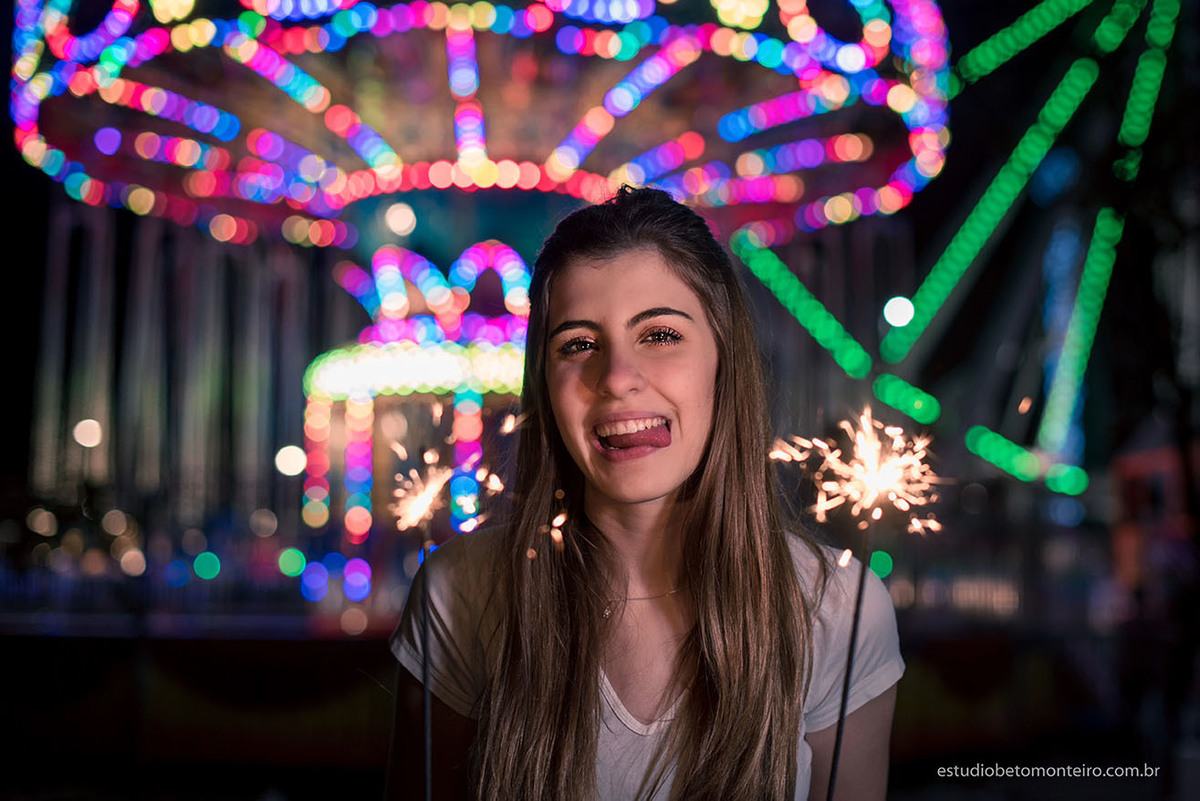 Aniversário de 15 anos - Foto e Filmagem - Debutante - Estúdio Beto Monteiro - Curitiba - fotografo de 15 anos - sessao de fotos - book de fotos - book de 15 anos - fotografo - yasmin muniz - book dos 15 - street - urbano - parque - luzes