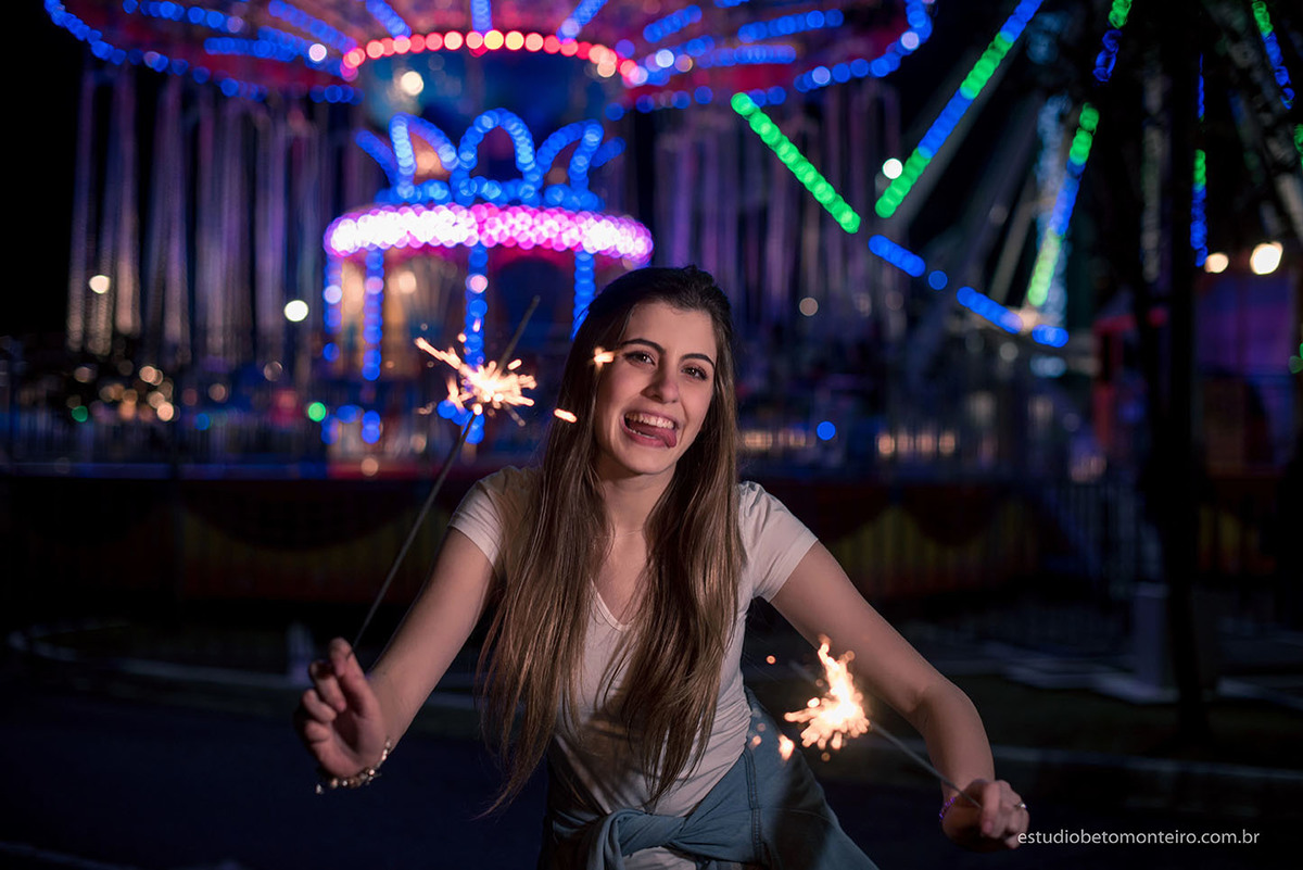 Aniversário de 15 anos - Foto e Filmagem - Debutante - Estúdio Beto Monteiro - Curitiba - fotografo de 15 anos - sessao de fotos - book de fotos - book de 15 anos - fotografo - yasmin muniz - book dos 15 - street - urbano - parque - luzes