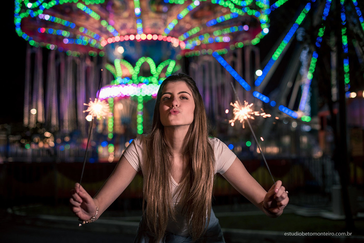 Aniversário de 15 anos - Foto e Filmagem - Debutante - Estúdio Beto Monteiro - Curitiba - fotografo de 15 anos - sessao de fotos - book de fotos - book de 15 anos - fotografo - yasmin muniz - book dos 15 - street - urbano - parque - luzes