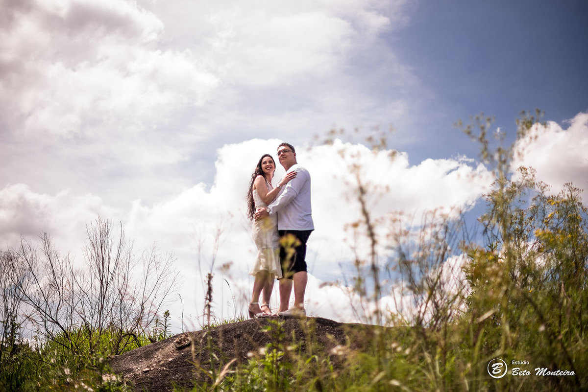 Casamento - Wedding - Pré-Casamento - Cobertura de casamento - foto e filmagem de casamento - Wedding Day - Pré-Wedding - Trash the dress - Estúdio Beto Monteiro - Curitiba - Recanto dos Papagaios - Palmeira - Céu azul - casal de branco