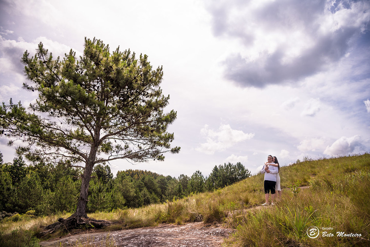 Casamento - Wedding - Pré-Casamento - Cobertura de casamento - foto e filmagem de casamento - Wedding Day - Pré-Wedding - Trash the dress - Estúdio Beto Monteiro - Curitiba - Recanto dos Papagaios - Palmeira - Céu azul - casal de branco