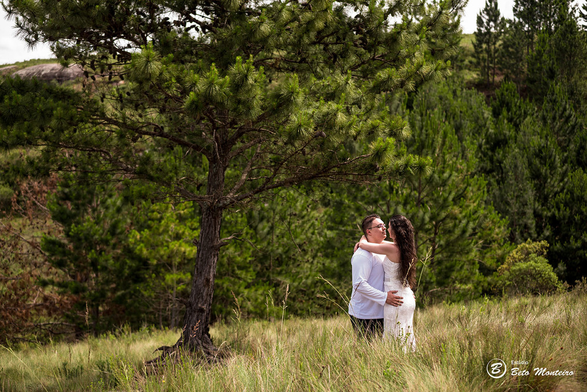 Casamento - Wedding - Pré-Casamento - Cobertura de casamento - foto e filmagem de casamento - Wedding Day - Pré-Wedding - Trash the dress - Estúdio Beto Monteiro - Curitiba - Recanto dos Papagaios - Palmeira - natureza verde - casal de branco