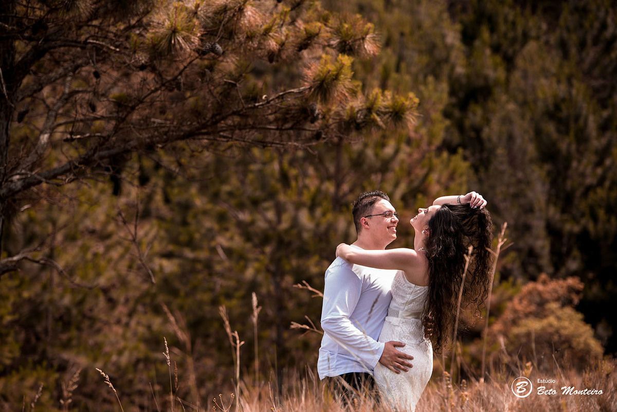 Casamento - Wedding - Pré-Casamento - Cobertura de casamento - foto e filmagem de casamento - Wedding Day - Pré-Wedding - Trash the dress - Estúdio Beto Monteiro - Curitiba - Recanto dos Papagaios - Palmeira - natureza verde - casal de branco