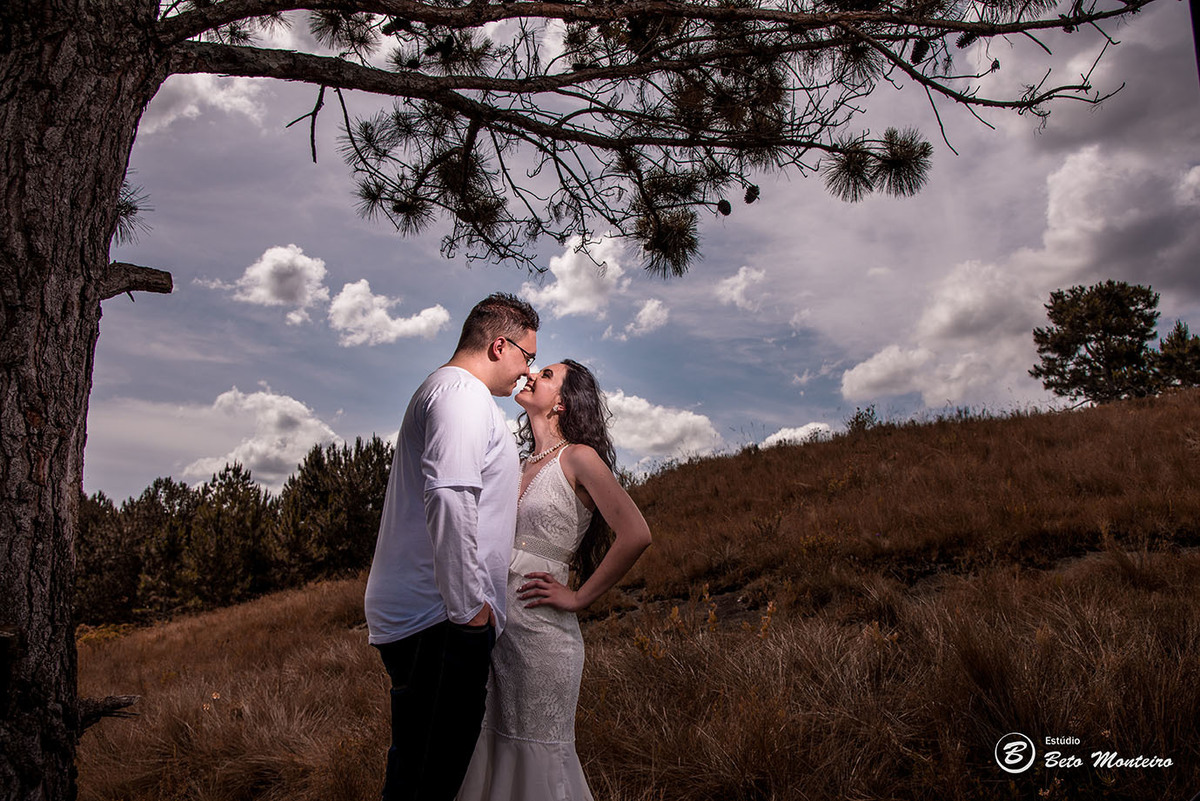 Casamento - Wedding - Pré-Casamento - Cobertura de casamento - foto e filmagem de casamento - Wedding Day - Pré-Wedding - Trash the dress - Estúdio Beto Monteiro - Curitiba - Recanto dos Papagaios - Palmeira - natureza verde - casal de branco