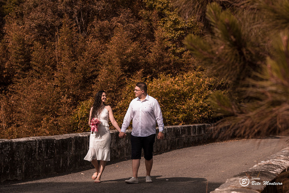 Casamento - Wedding - Pré-Casamento - Cobertura de casamento - foto e filmagem de casamento - Wedding Day - Pré-Wedding - Trash the dress - Estúdio Beto Monteiro - Curitiba - Recanto dos Papagaios - Palmeira - natureza verde - casal de branco