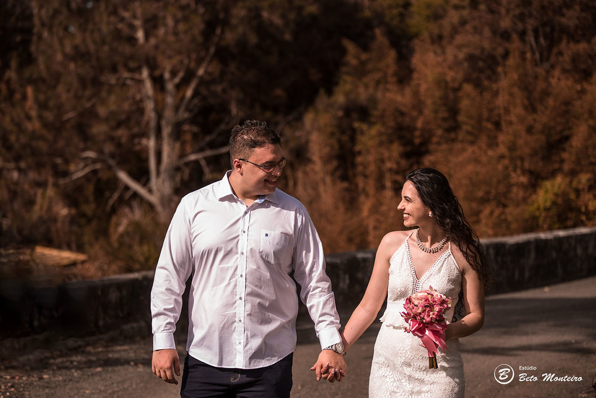 Casamento - Wedding - Pré-Casamento - Cobertura de casamento - foto e filmagem de casamento - Wedding Day - Pré-Wedding - Trash the dress - Estúdio Beto Monteiro - Curitiba - Recanto dos Papagaios - Palmeira - natureza verde - casal de branco
