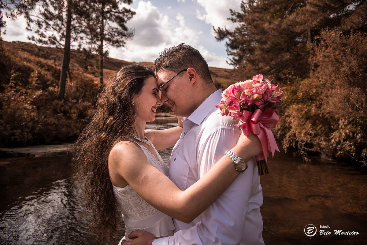 Casamento - Wedding - Pré-Casamento - Cobertura de casamento - foto e filmagem de casamento - Wedding Day - Pré-Wedding - Trash the dress - Estúdio Beto Monteiro - Curitiba - Recanto dos Papagaios - Palmeira - natureza verde - casal de branco