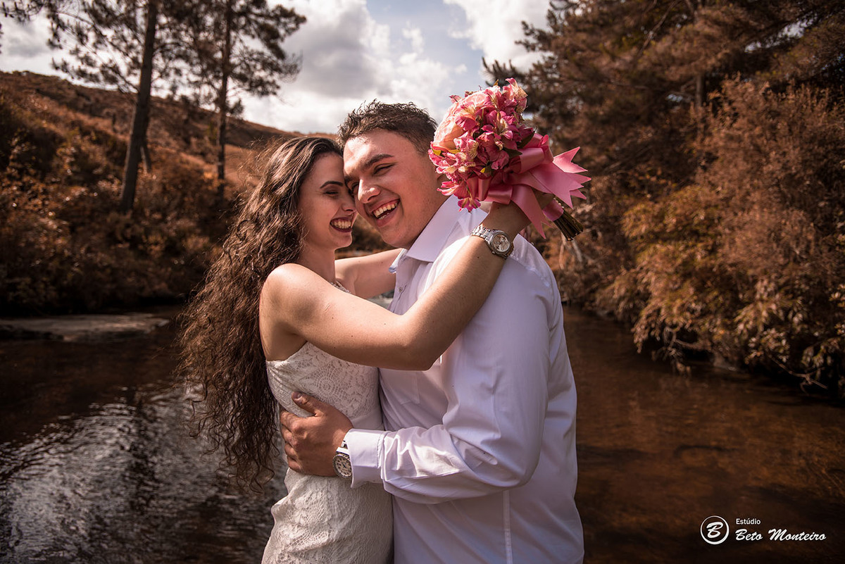 Casamento - Wedding - Pré-Casamento - Cobertura de casamento - foto e filmagem de casamento - Wedding Day - Pré-Wedding - Trash the dress - Estúdio Beto Monteiro - Curitiba - Recanto dos Papagaios - Palmeira - natureza verde - casal de branco