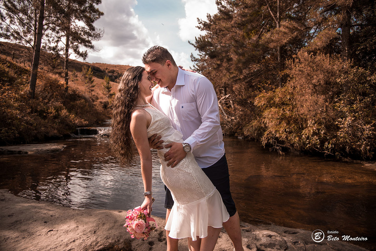 Casamento - Wedding - Pré-Casamento - Cobertura de casamento - foto e filmagem de casamento - Wedding Day - Pré-Wedding - Trash the dress - Estúdio Beto Monteiro - Curitiba - Recanto dos Papagaios - Palmeira - natureza verde - casal de branco