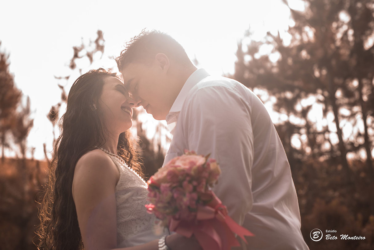 Casamento - Wedding - Pré-Casamento - Cobertura de casamento - foto e filmagem de casamento - Wedding Day - Pré-Wedding - Trash the dress - Estúdio Beto Monteiro - Curitiba - Recanto dos Papagaios - Palmeira - natureza verde - casal de branco