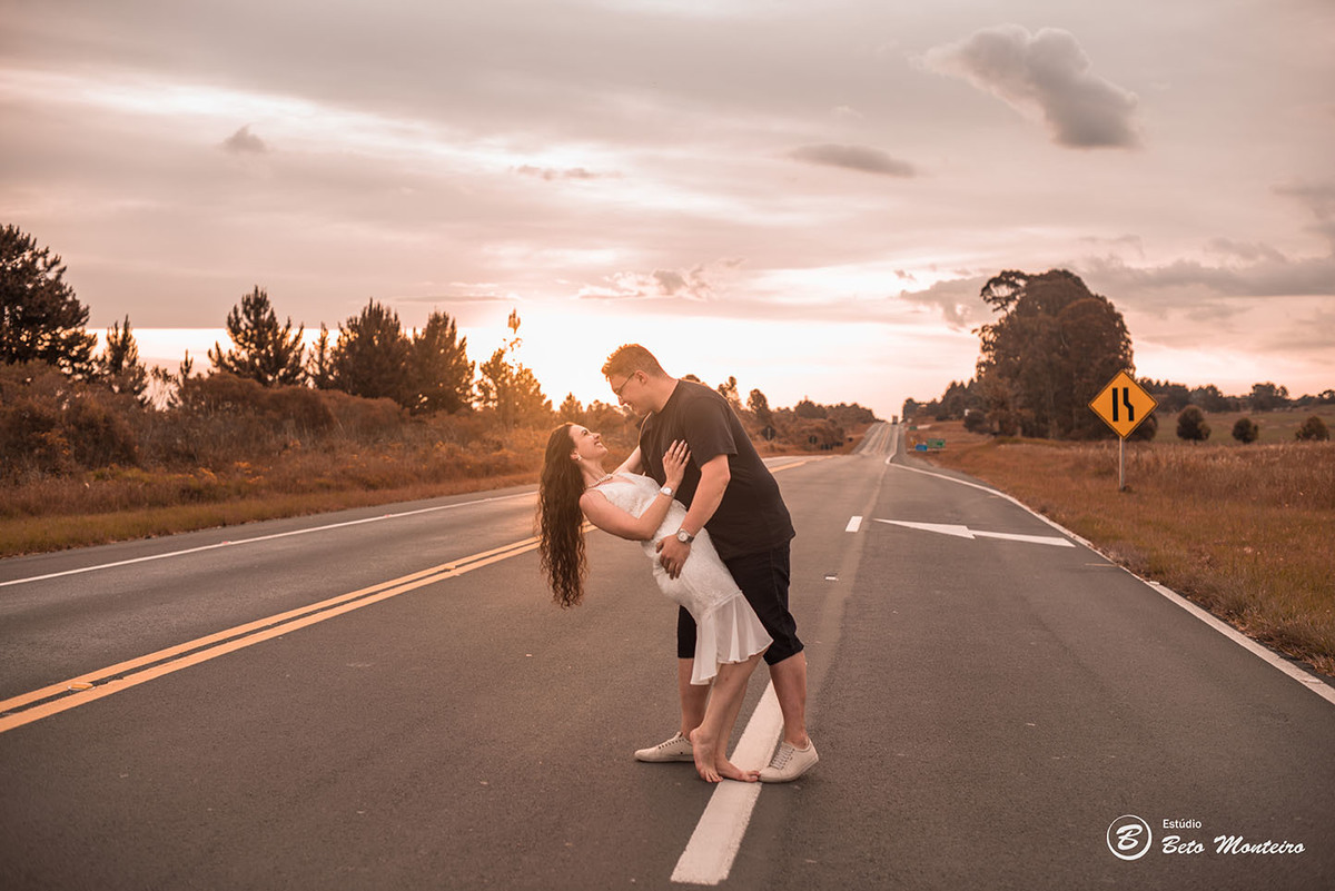 Casamento - Wedding - Pré-Casamento - Cobertura de casamento - foto e filmagem de casamento - Wedding Day - Pré-Wedding - Trash the dress - Estúdio Beto Monteiro - Curitiba - Recanto dos Papagaios - Palmeira - natureza verde - casal de branco