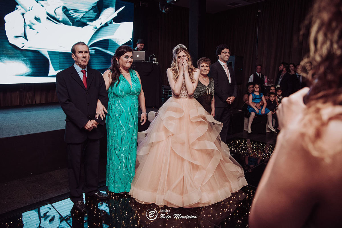 Aniversário de 15 anos - Cobertura fotografica - Cobertura de filmagem - Foto e Filmagem de 15 anos - Debutante - Estúdio Beto Monteiro - Curitiba - fotografo de 15 anos - buffet ilha do melh - jad decoracoes