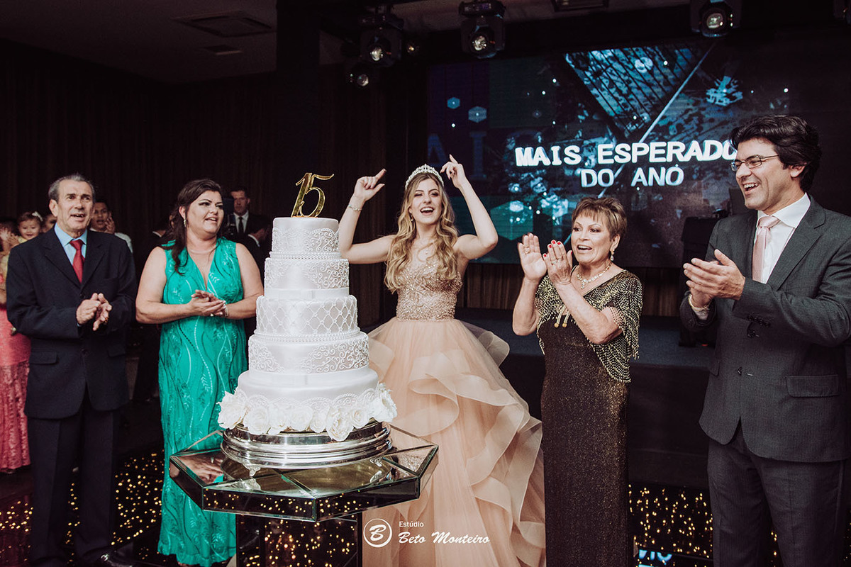 Aniversário de 15 anos - Cobertura fotografica - Cobertura de filmagem - Foto e Filmagem de 15 anos - Debutante - Estúdio Beto Monteiro - Curitiba - fotografo de 15 anos - buffet ilha do melh - jad decoracoes