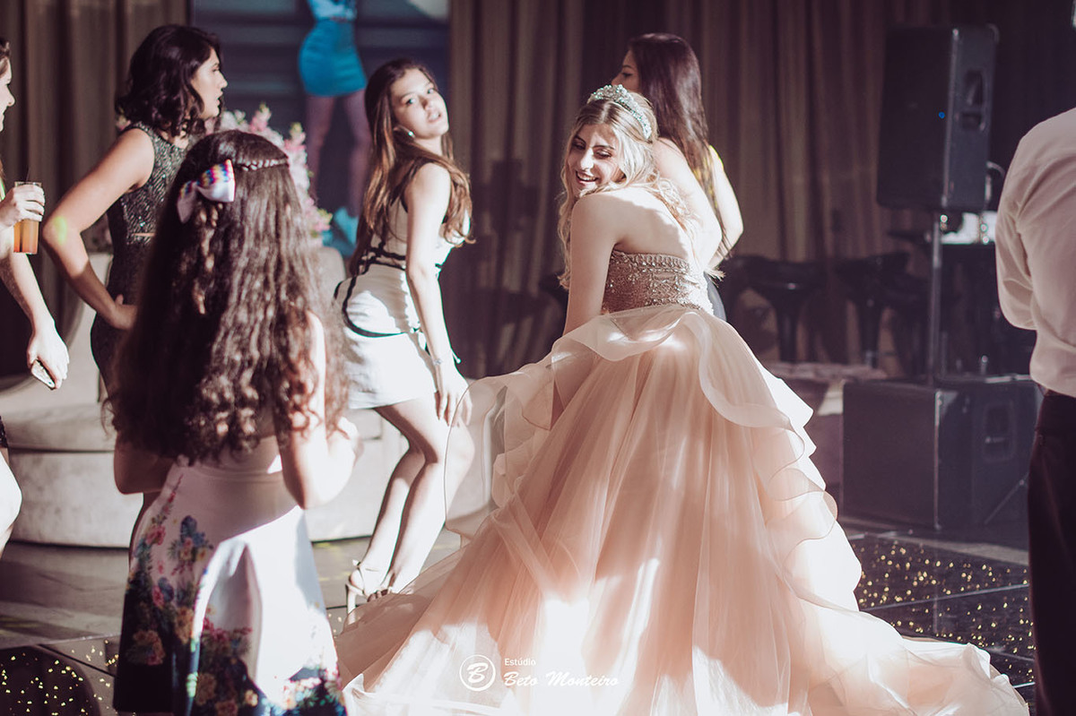 Aniversário de 15 anos - Cobertura fotografica - Cobertura de filmagem - Foto e Filmagem de 15 anos - Debutante - Estúdio Beto Monteiro - Curitiba - fotografo de 15 anos - buffet ilha do melh - jad decoracoes