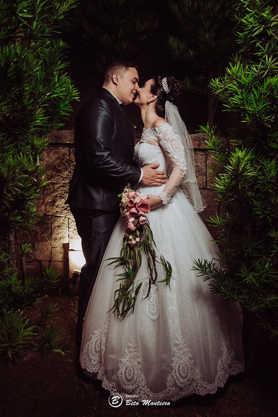 Casamento - Pré-Casamento - Pré-wedding - Trash the dress - Book de casal - Sessão de noivos - Estúdio Beto Monteiro - Curitiba - Deucher Hall - Buffet Deucher - Patricia Stocco e Thomas Maurilio - fotografo de casamento