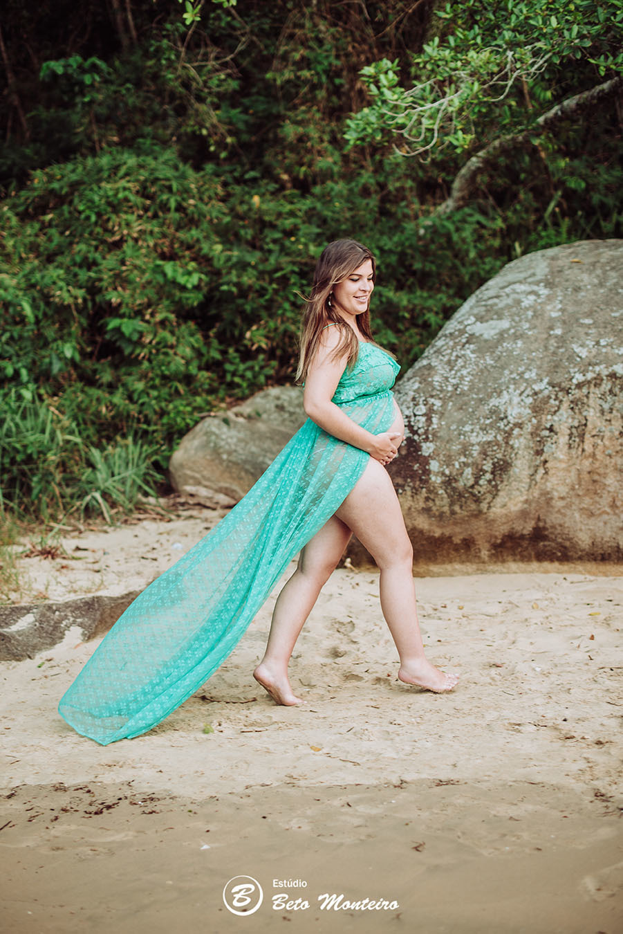 Laura Monteiro e Kleber - Isabela - Book Gestante e Familia em Curitiba - Vestido rosa - Praia - Laranjeiras - Balneario Camboriu - Book de gestante na praia - Fotos ao ar livre - Grávida - Gestação - Estudio Beto Monteiro