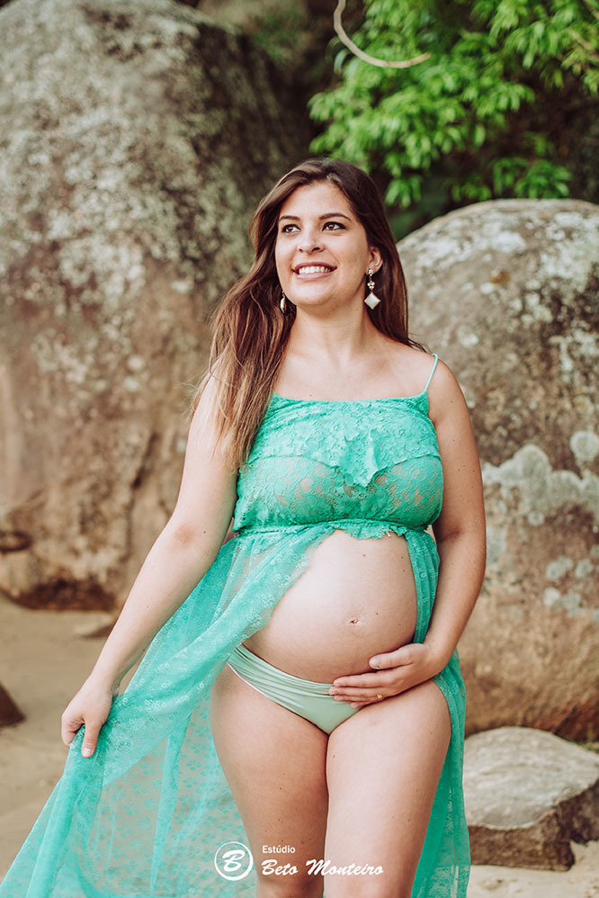 Laura Monteiro e Kleber - Isabela - Book Gestante e Familia em Curitiba - Vestido rosa - Praia - Laranjeiras - Balneario Camboriu - Book de gestante na praia - Fotos ao ar livre - Grávida - Gestação - Estudio Beto Monteiro