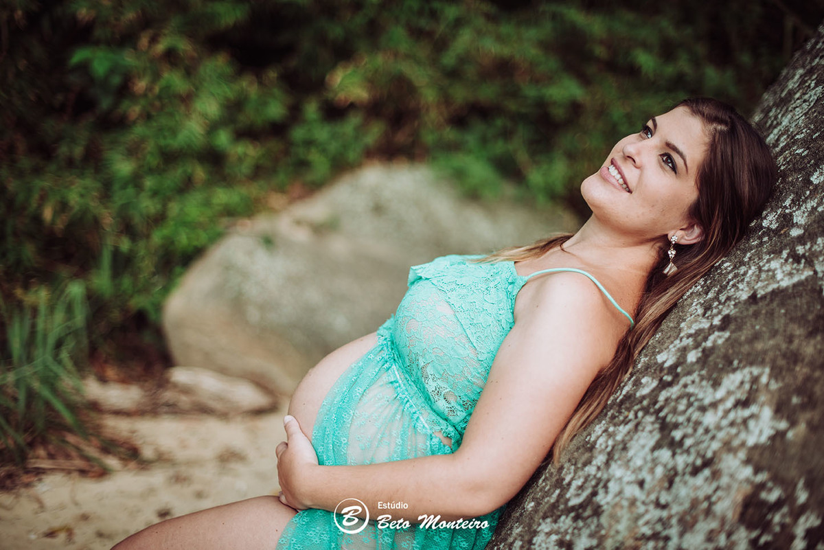 Laura Monteiro e Kleber - Isabela - Book Gestante e Familia em Curitiba - Vestido rosa - Praia - Laranjeiras - Balneario Camboriu - Book de gestante na praia - Fotos ao ar livre - Grávida - Gestação - Estudio Beto Monteiro