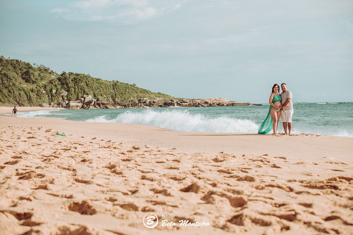 Laura Monteiro e Kleber - Isabela - Book Gestante e Familia em Curitiba - Vestido rosa - Praia - Laranjeiras - Balneario Camboriu - Book de gestante na praia - Fotos ao ar livre - Grávida - Gestação - Estudio Beto Monteiro