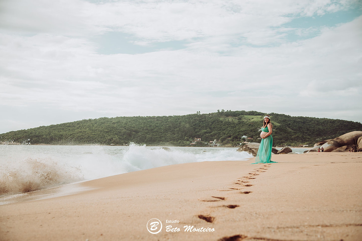 Laura Monteiro e Kleber - Isabela - Book Gestante e Familia em Curitiba - Vestido rosa - Praia - Laranjeiras - Balneario Camboriu - Book de gestante na praia - Fotos ao ar livre - Grávida - Gestação - Estudio Beto Monteiro