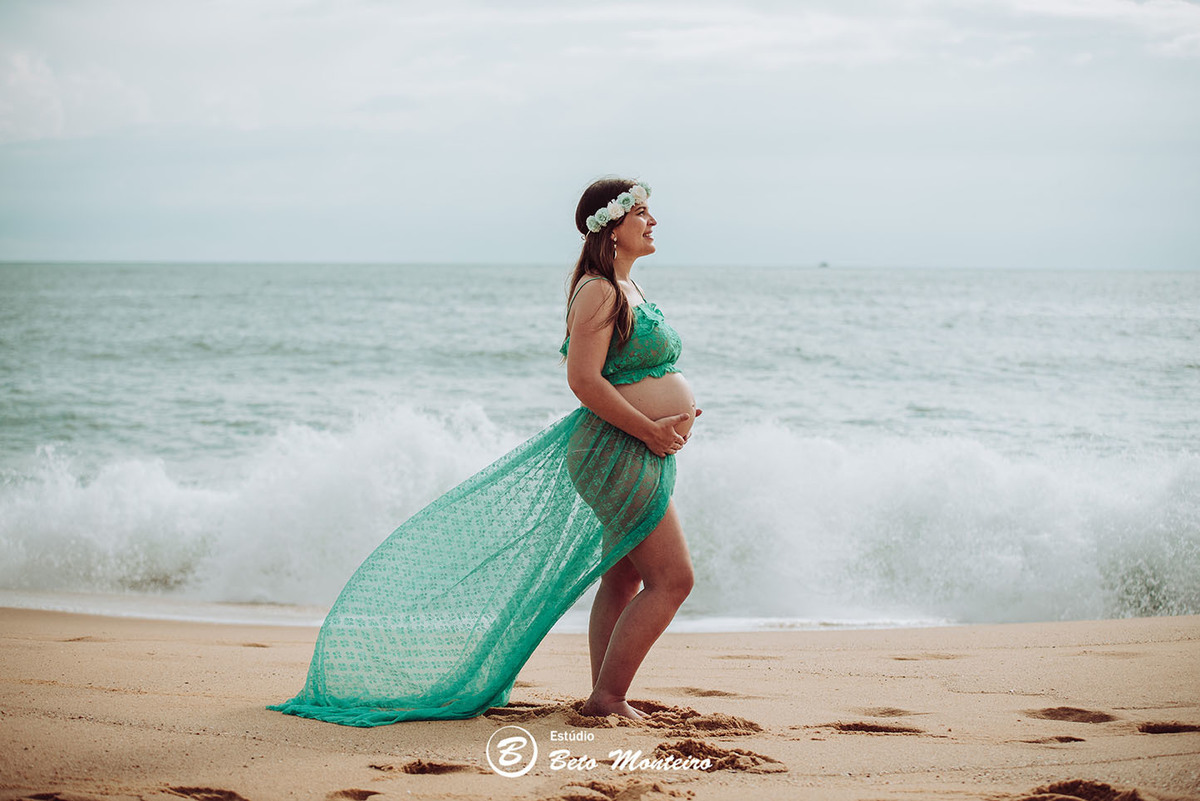 Laura Monteiro e Kleber - Isabela - Book Gestante e Familia em Curitiba - Vestido rosa - Praia - Laranjeiras - Balneario Camboriu - Book de gestante na praia - Fotos ao ar livre - Grávida - Gestação - Estudio Beto Monteiro