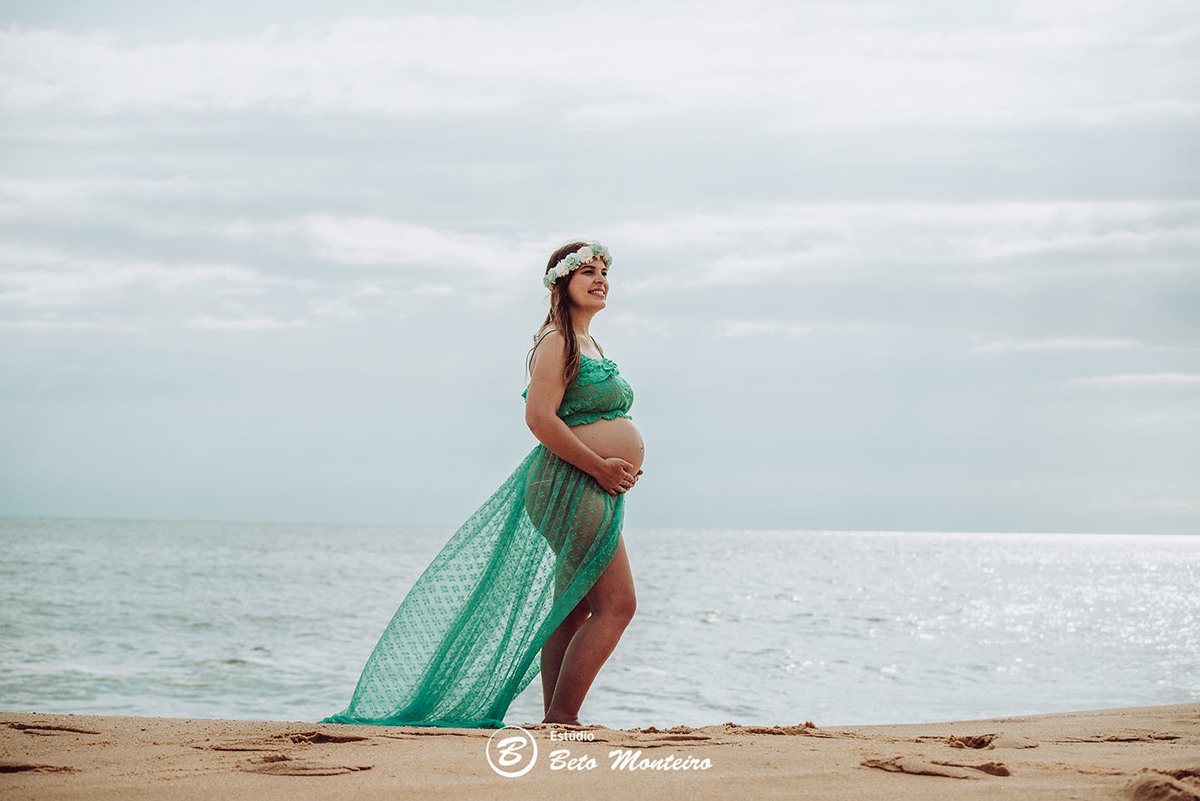 Laura Monteiro e Kleber - Isabela - Book Gestante e Familia em Curitiba - Vestido rosa - Praia - Laranjeiras - Balneario Camboriu - Book de gestante na praia - Fotos ao ar livre - Grávida - Gestação - Estudio Beto Monteiro