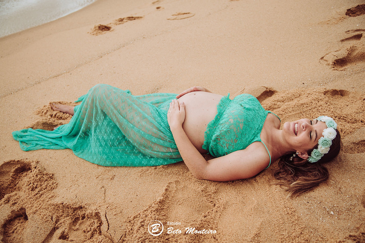 Laura Monteiro e Kleber - Isabela - Book Gestante e Familia em Curitiba - Vestido rosa - Praia - Laranjeiras - Balneario Camboriu - Book de gestante na praia - Fotos ao ar livre - Grávida - Gestação - Estudio Beto Monteiro