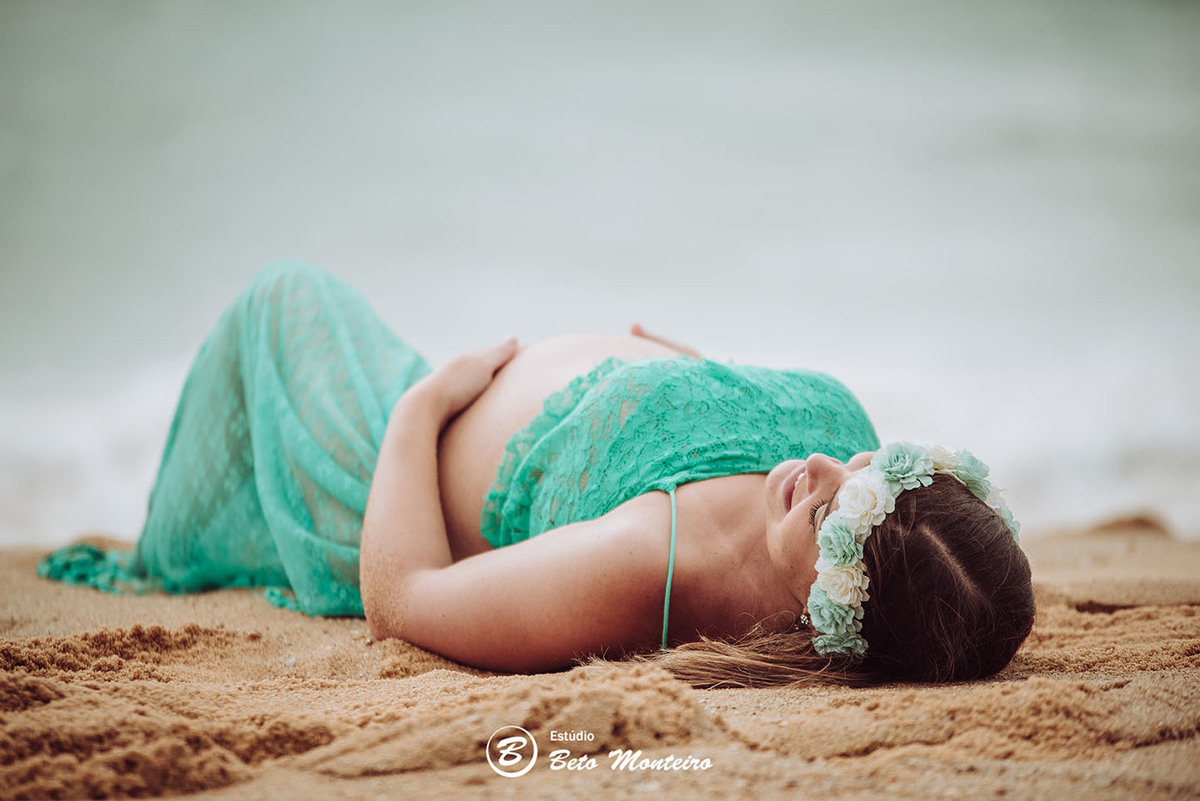 Laura Monteiro e Kleber - Isabela - Book Gestante e Familia em Curitiba - Vestido rosa - Praia - Laranjeiras - Balneario Camboriu - Book de gestante na praia - Fotos ao ar livre - Grávida - Gestação - Estudio Beto Monteiro