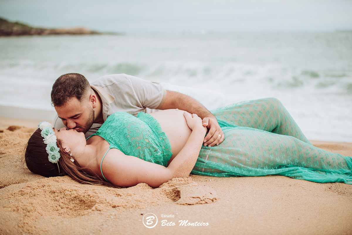 Laura Monteiro e Kleber - Isabela - Book Gestante e Familia em Curitiba - Vestido rosa - Praia - Laranjeiras - Balneario Camboriu - Book de gestante na praia - Fotos ao ar livre - Grávida - Gestação - Estudio Beto Monteiro