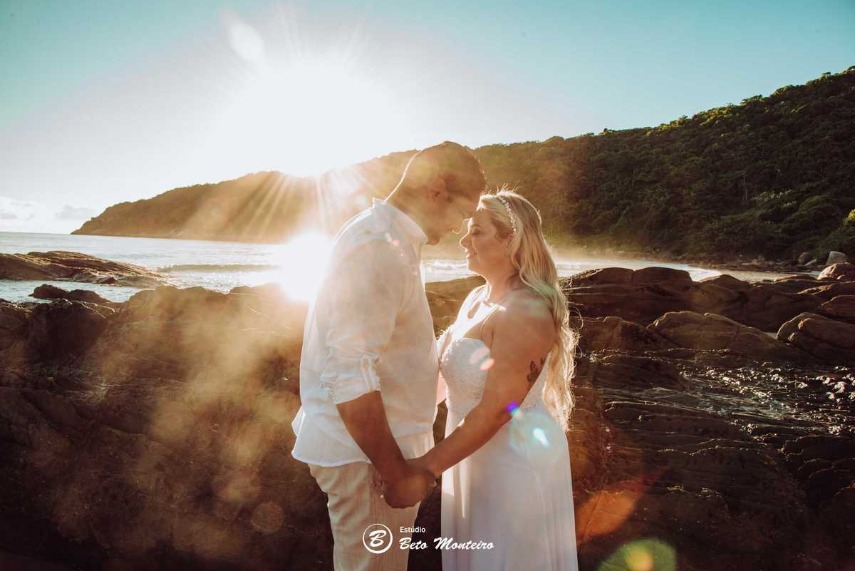 Casamento - Wedding - Pré-Casamento - Cobertura de casamento - foto e filmagem de casamento - Wedding Day - Pré-Wedding - Trash the dress - Estúdio Beto Monteiro - Curitiba - bombinhas - balneario camboriu -  casal de branco