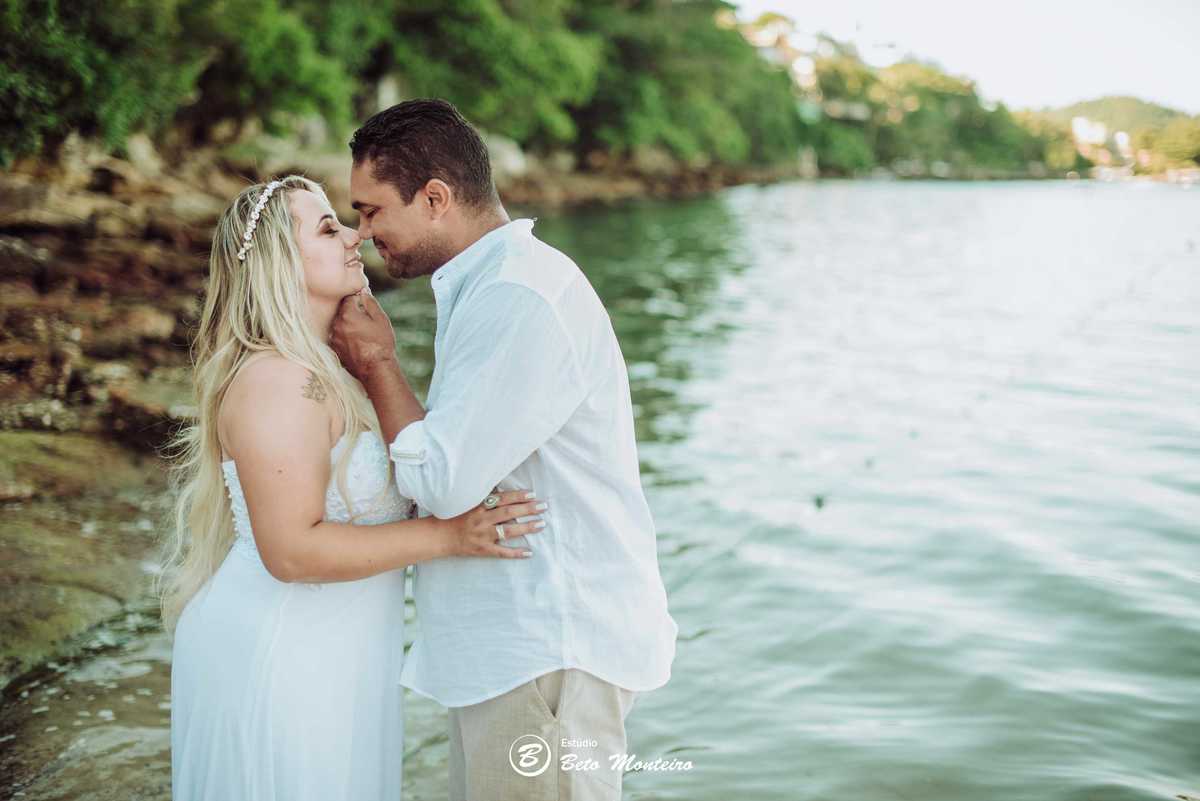 Casamento - Wedding - Pré-Casamento - Cobertura de casamento - foto e filmagem de casamento - Wedding Day - Pré-Wedding - Trash the dress - Estúdio Beto Monteiro - Curitiba - bombinhas - balneario camboriu -  casal de branco