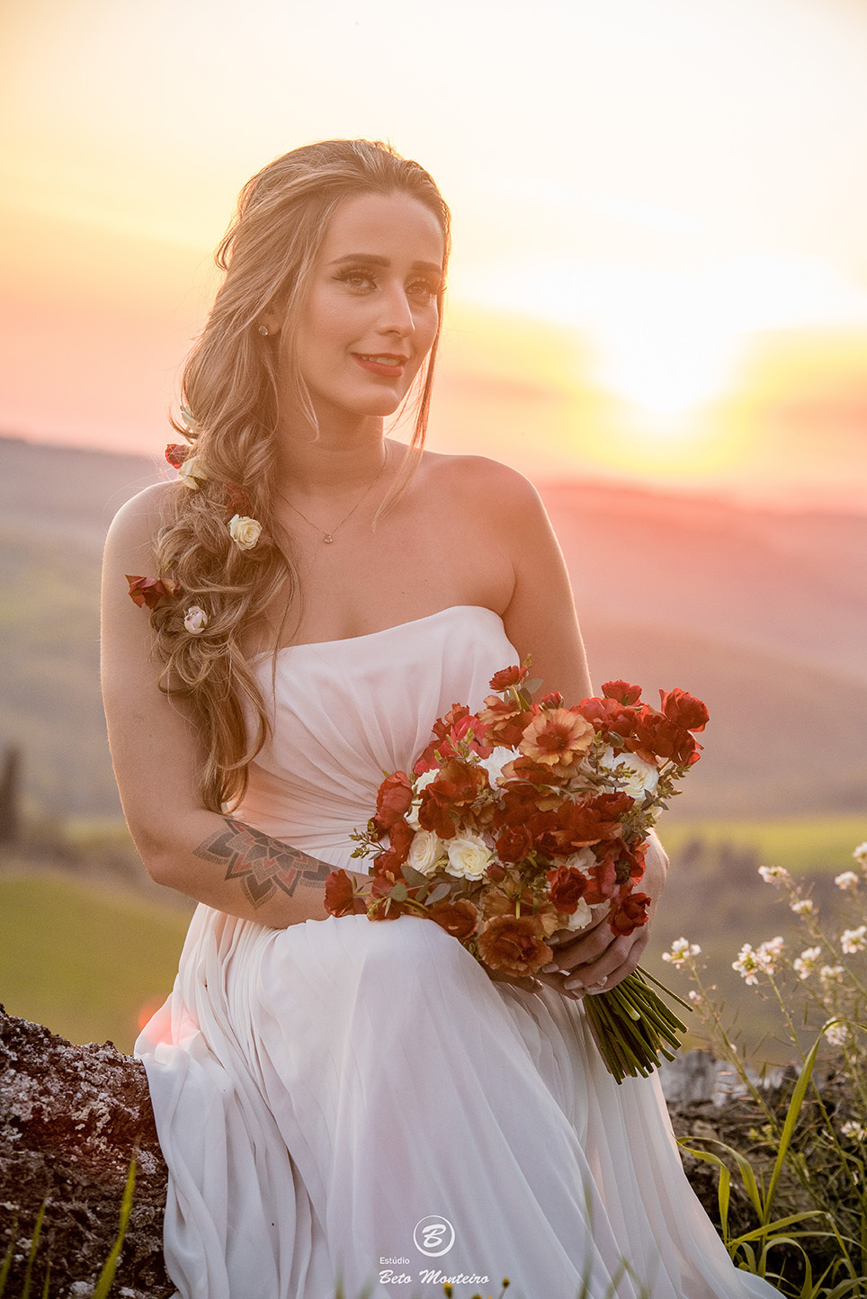 Bruna e Felipe - fotografia em florenca italia europa - fotografo na europa - casamento europa - casal - noivo - noiva - wedding - estudio beto monteiro - noivo curitiba - fotografo - fotografo de casamento - casal no campo - paisagem - cruz - por do sol