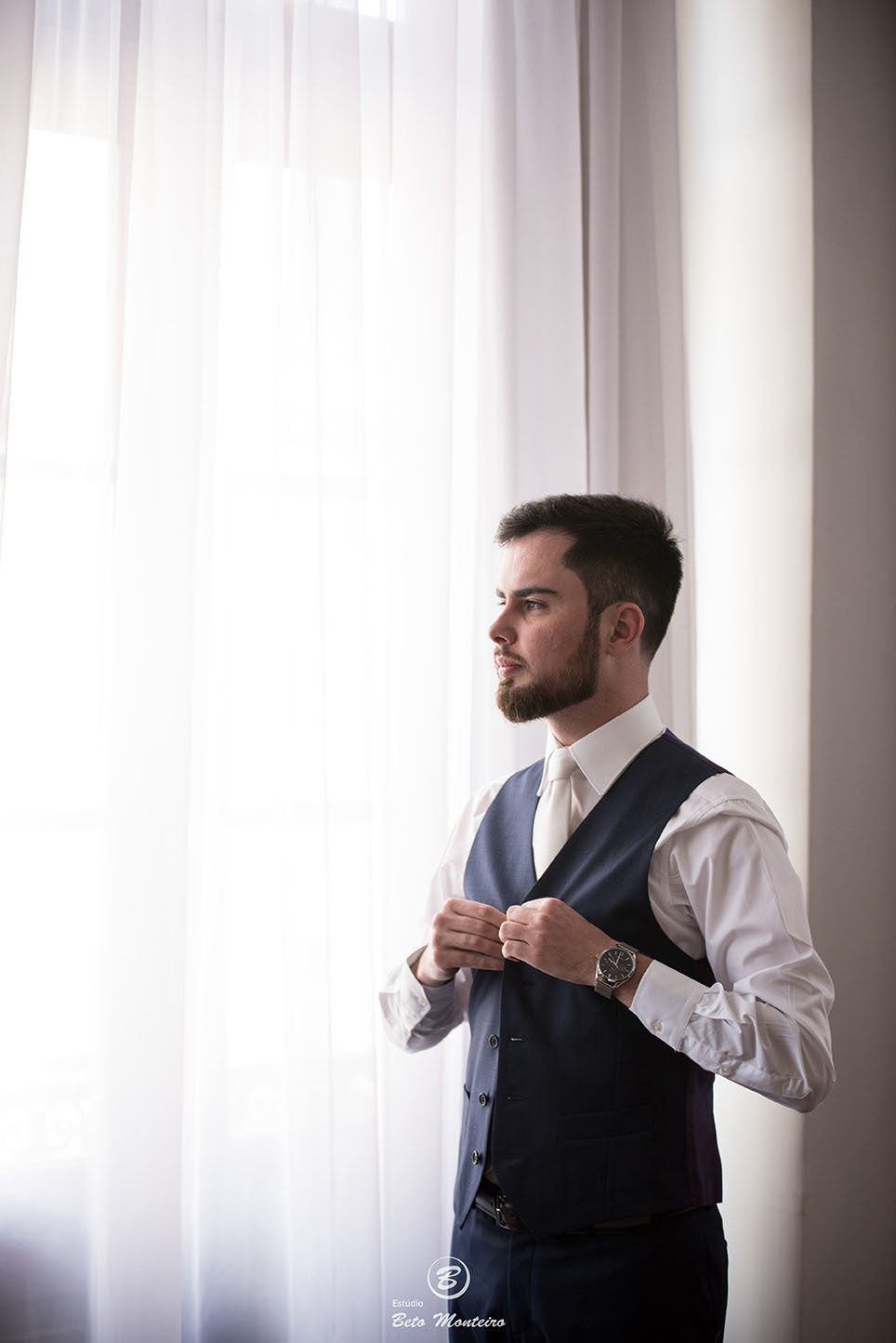 Casamento - Wedding - Pré-Casamento - Cobertura de casamento - foto e filmagem de casamento - Wedding Day - Pré-Wedding - Trash the dress - Estúdio Beto Monteiro - Curitiba - fotografia de casamento - são josé dos pinhais - winners - noivo se arrumando